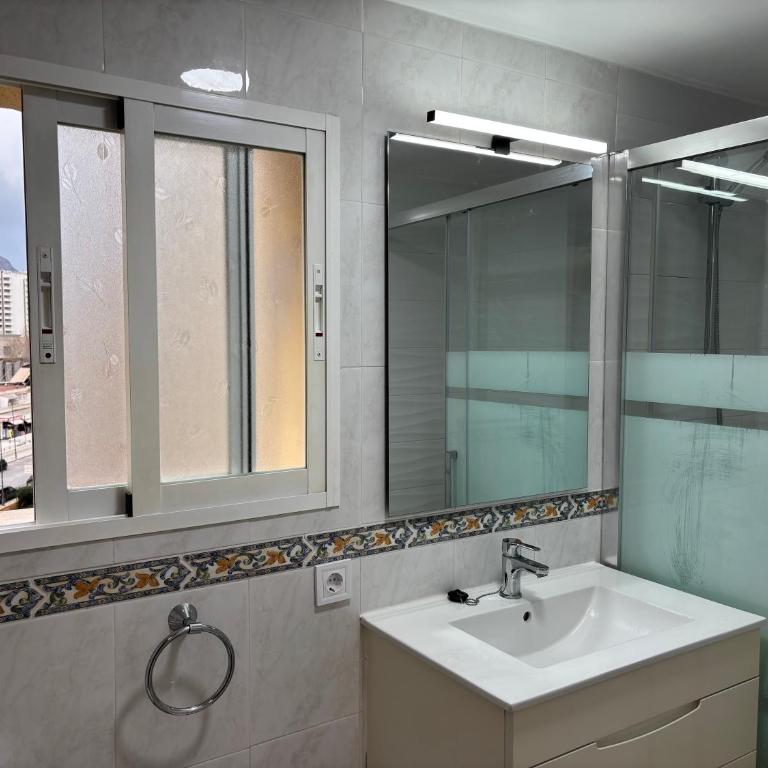 Carabelas 2 Benidorm - Apartamento de 2 dormitorios con vistas a la bahía - 11