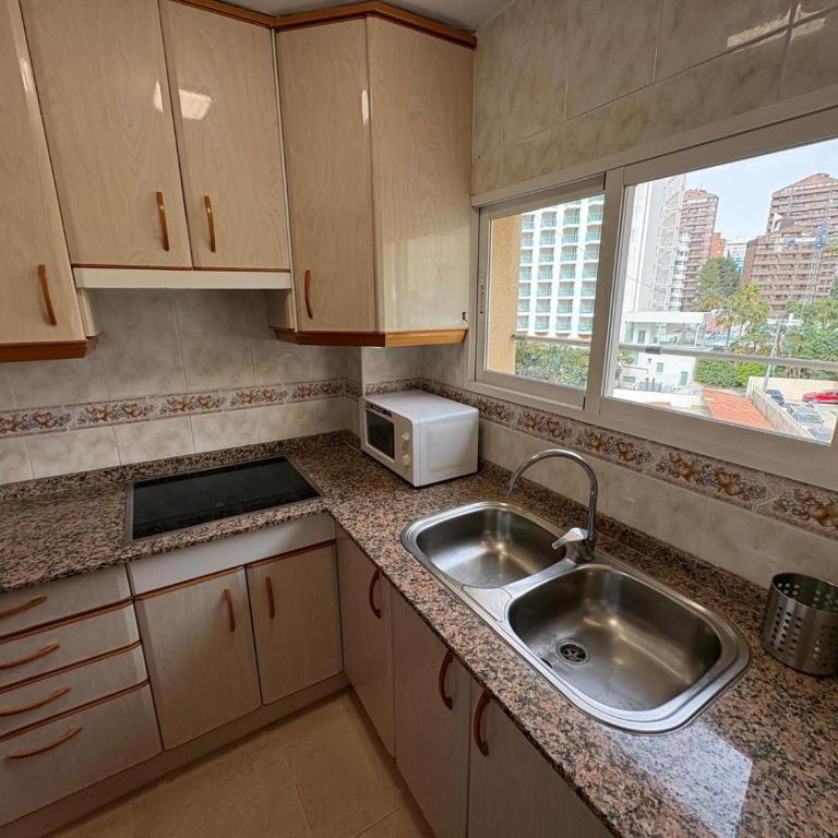 Carabelas 2 Benidorm - Apartamento de 2 dormitorios con vistas a la bahía - 10