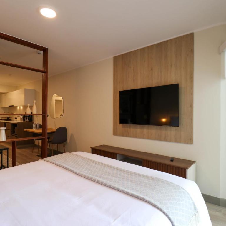 Studio 4 by Wynwood House - Deluxe One-Bedroom Apartment - 8