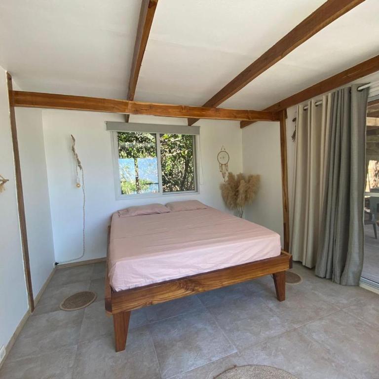 Santa Lova Eco-hostel Isla Tintipan - Queen Room with Sea View - 8