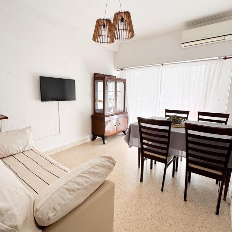 Departamento en pleno centro - One-Bedroom Apartment with Balcony - 2