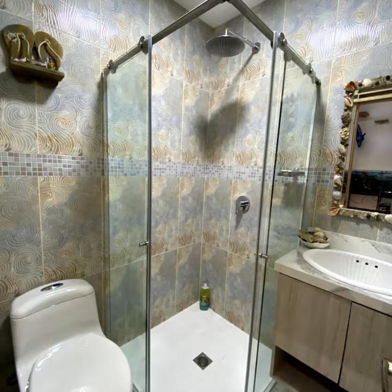 Luxury Suite with Private Hydromassage Hot Tub - One-Bedroom Apartment - 8