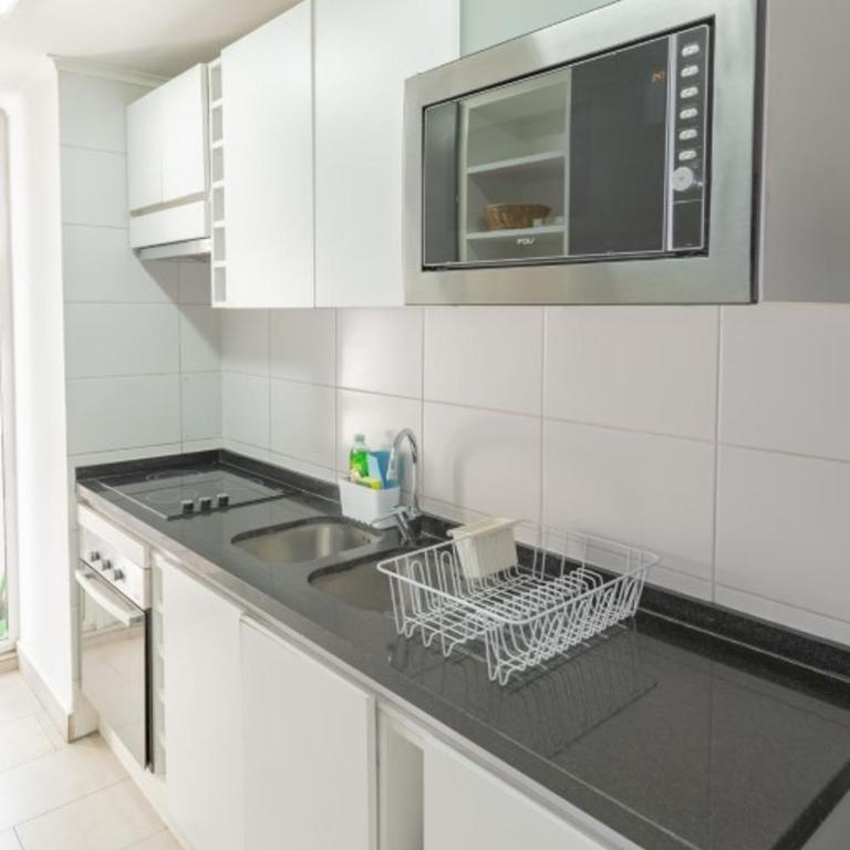 Kennedy Apartments Los Militares - Three-Bedroom Apartment with Balcony - 25