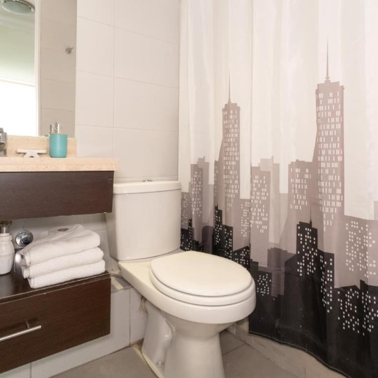 Kennedy Apartments Los Militares - Three-Bedroom Apartment with Balcony - 17