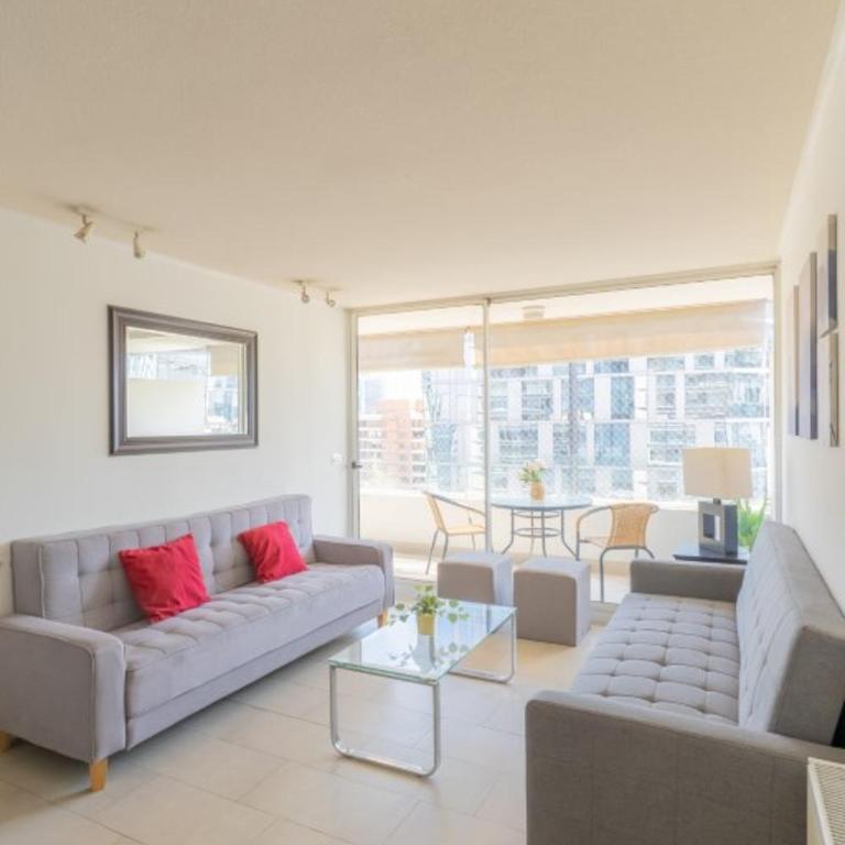 Kennedy Apartments Los Militares - Three-Bedroom Apartment with Balcony - 20