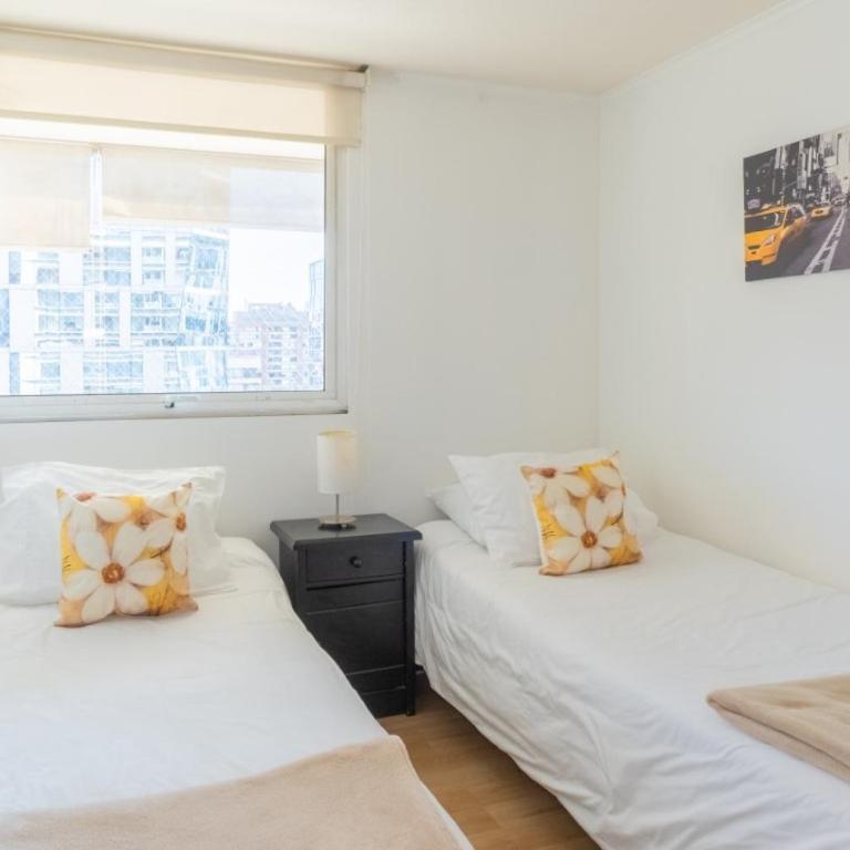 Kennedy Apartments Los Militares - Three-Bedroom Apartment with Balcony - 14