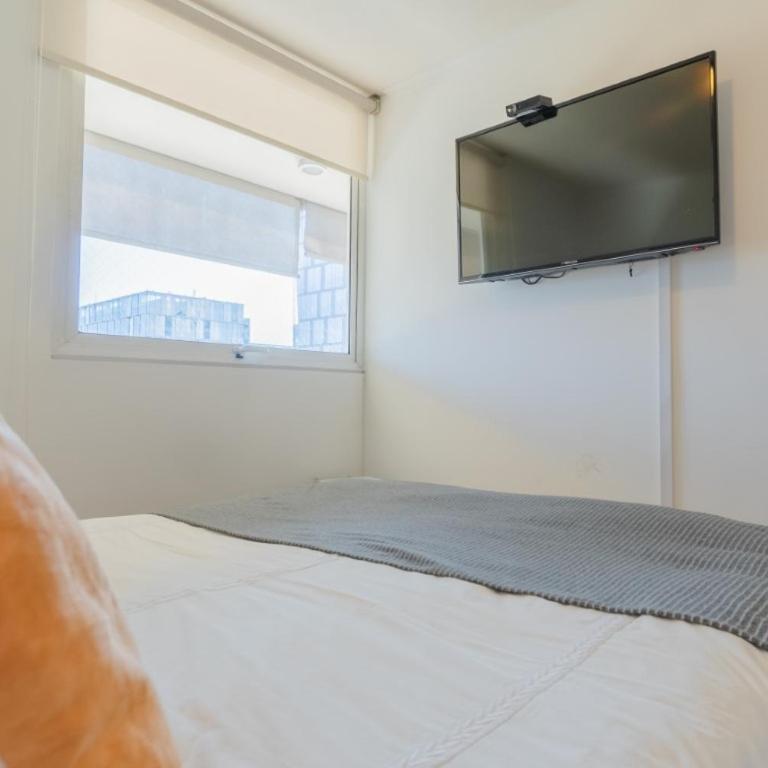 Kennedy Apartments Los Militares - Three-Bedroom Apartment with Balcony - 22
