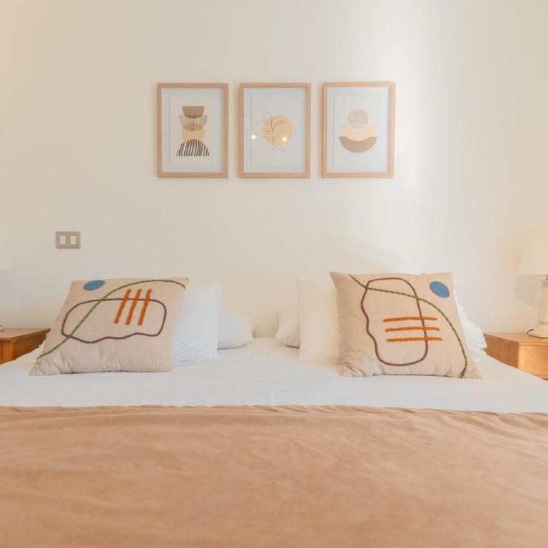 Kennedy Apartments Los Militares - Three-Bedroom Apartment with Balcony - 12