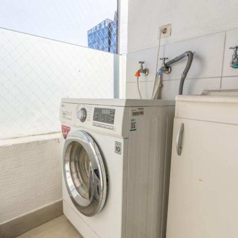 Kennedy Apartments Los Militares - Three-Bedroom Apartment with Balcony - 6