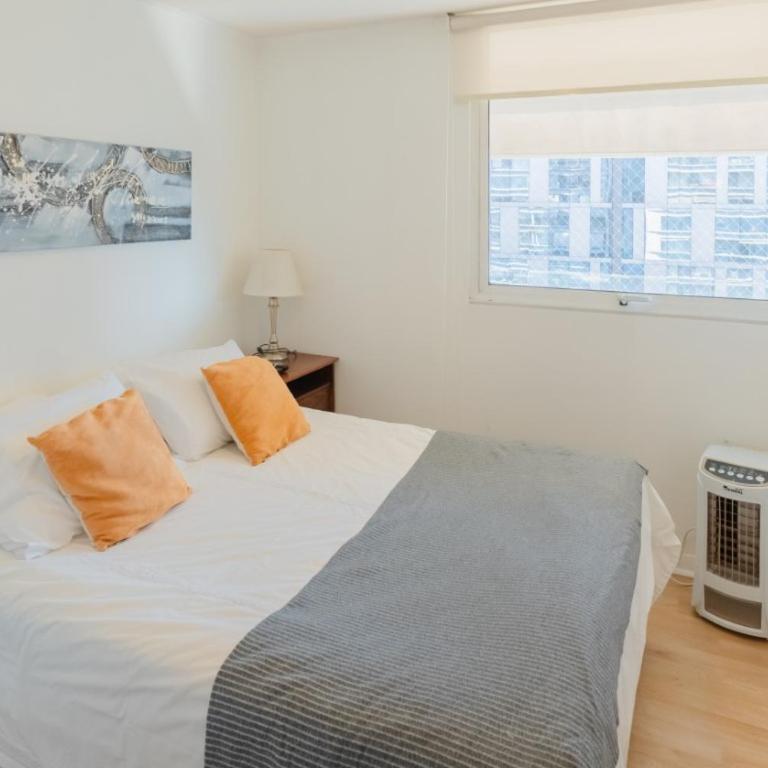 Kennedy Apartments Los Militares - Three-Bedroom Apartment with Balcony - 2