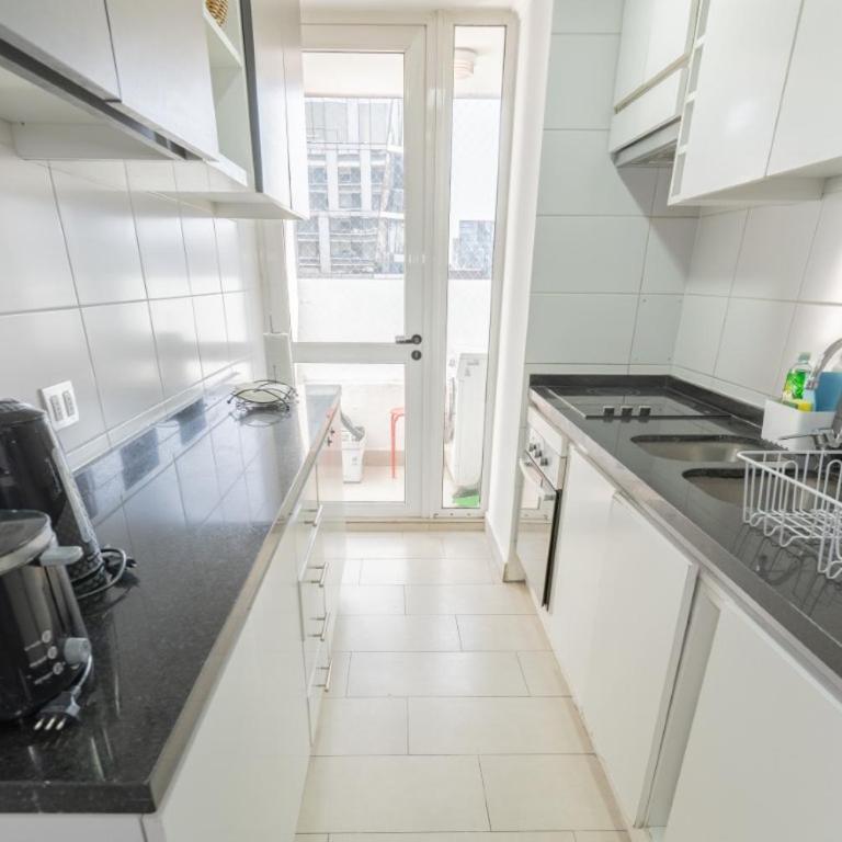 Kennedy Apartments Los Militares - Three-Bedroom Apartment with Balcony - 16