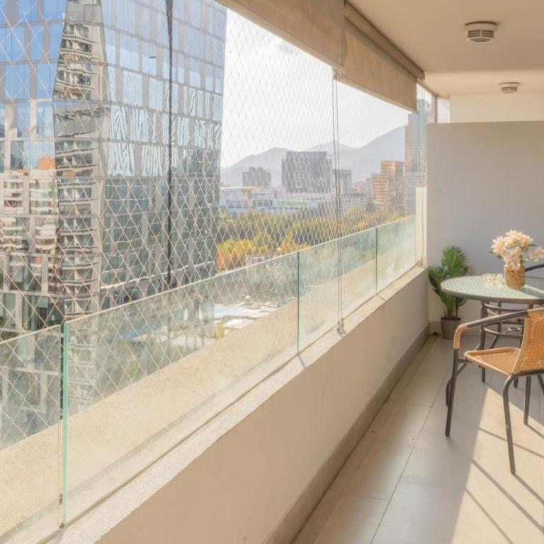 Kennedy Apartments Los Militares - Three-Bedroom Apartment with Balcony - 21