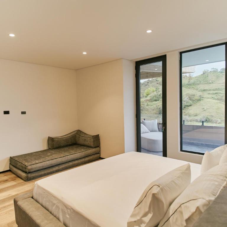 Roka Hotel - Suite Familiar - 2