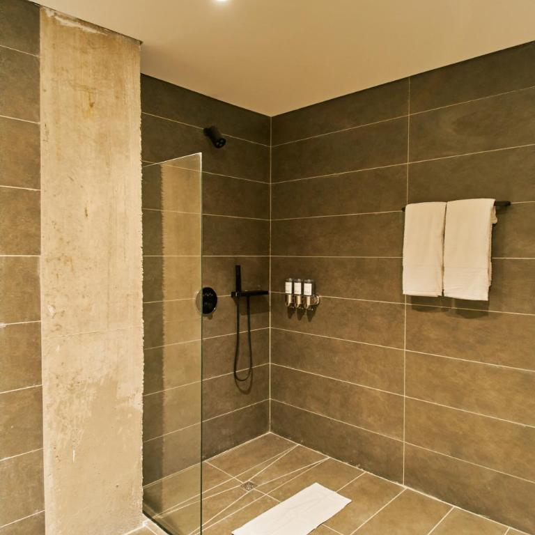Roka Hotel - Suite Familiar - 13