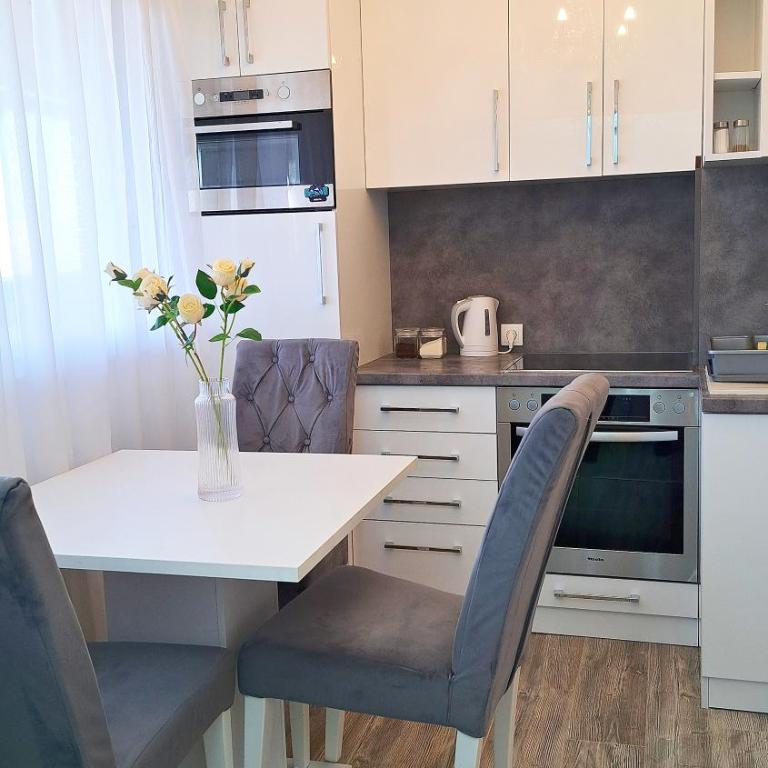 City Square - Two-Bedroom Apartment - 32