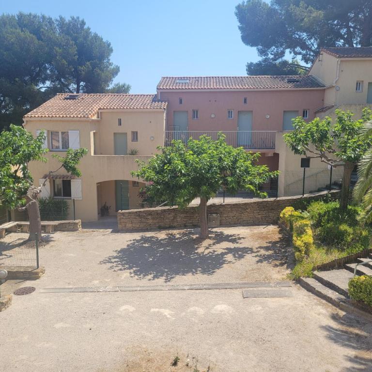 Grand Studio Mezzanine Calme Climatisé Parking privé Plage 700 m - Appartement 1 Chambre - 29