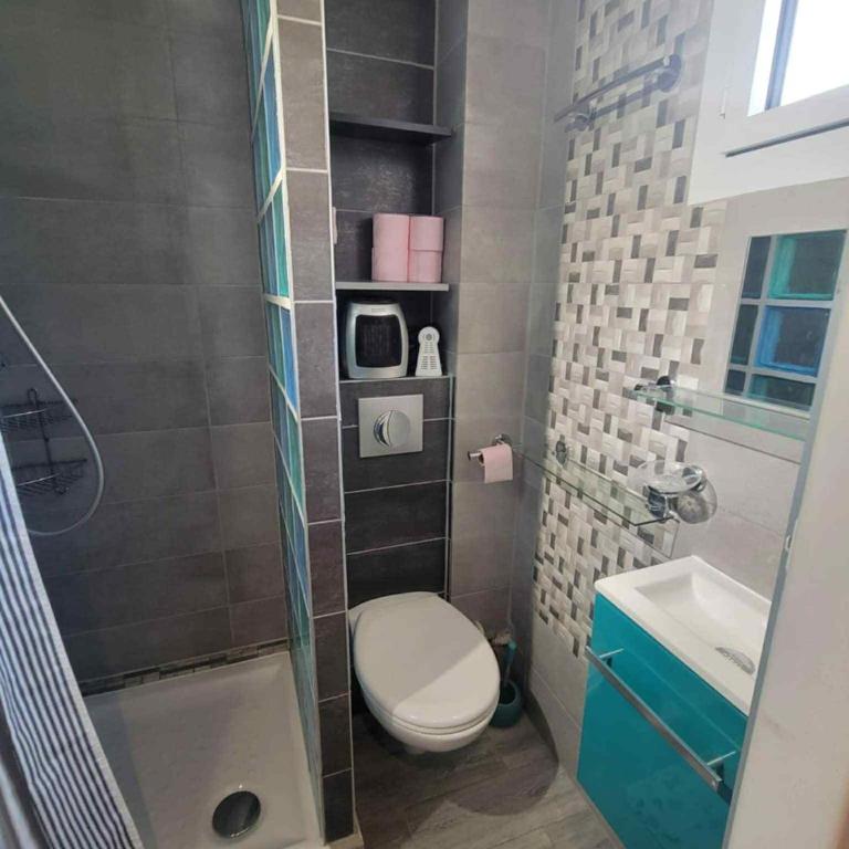 Grand Studio Mezzanine Calme Climatisé Parking privé Plage 700 m - Appartement 1 Chambre - 14