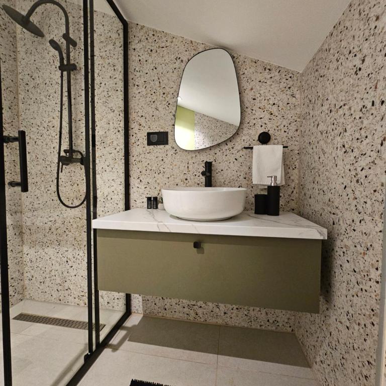 Regent Blue Apartments-Free private parking - Studio - 13