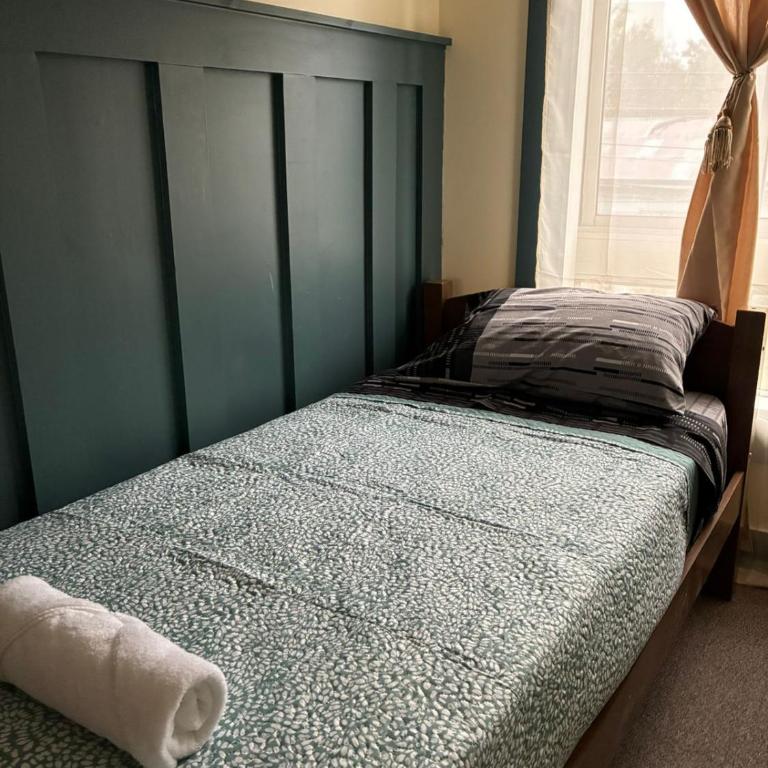 Bercy - Twin Room with Shared Bathroom - 3