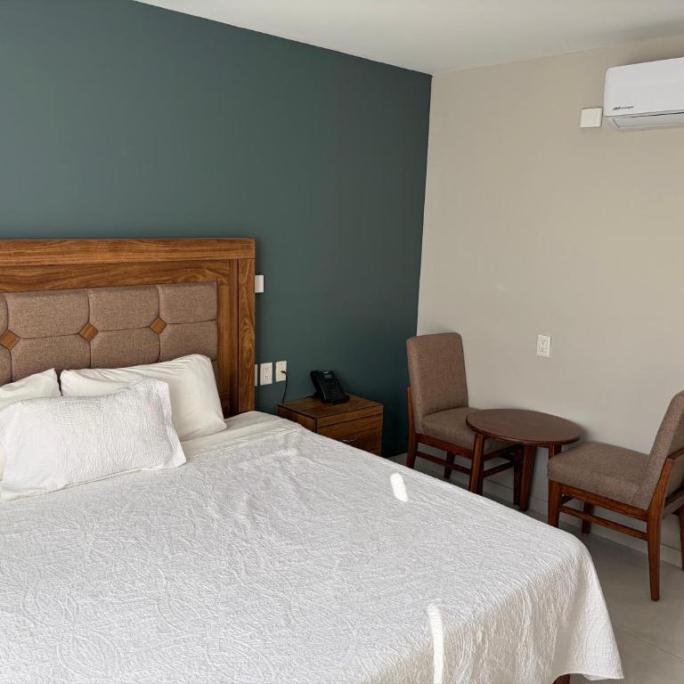 Hotel Concordia - Deluxe Queen Room - 7