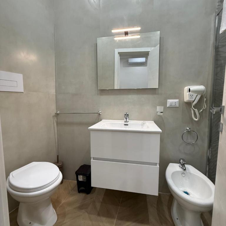 HV Carbonara 123 - Camera King con Balcone - 8