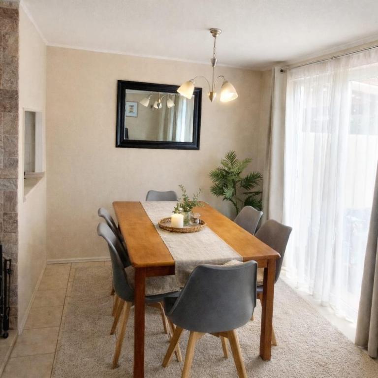 Acogedora casa Pucón 6 personas, terraza, bosca, estacionamiento - Three-Bedroom House - 6