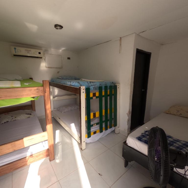 Hostal CQ Camarones - Habitación Cuádruple con baño privado - 4