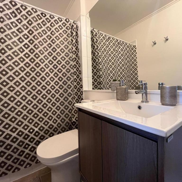 Depto nuevo, cerca de mall, estacionamiento gratis - Two-Bedroom Apartment - 11