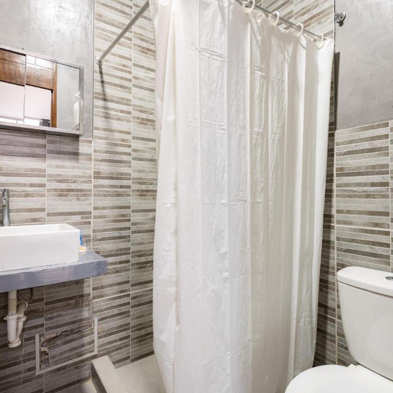 Studio rent - Deluxe Room (2 Adults + 1 Child) - 18