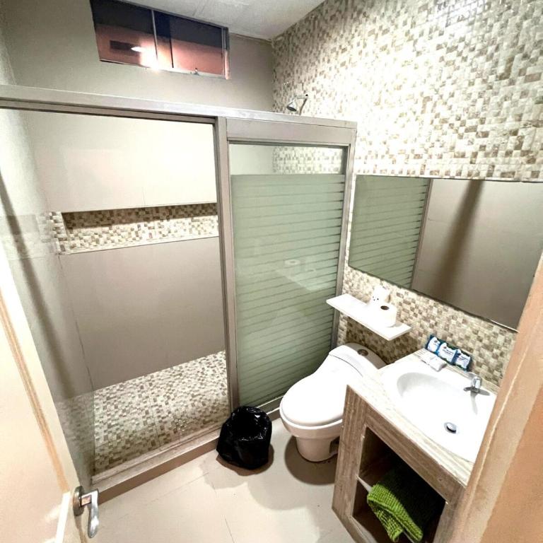 Habitación privada AC, desayunos piscina en Casa Greemat - Double Room with Park View - 20