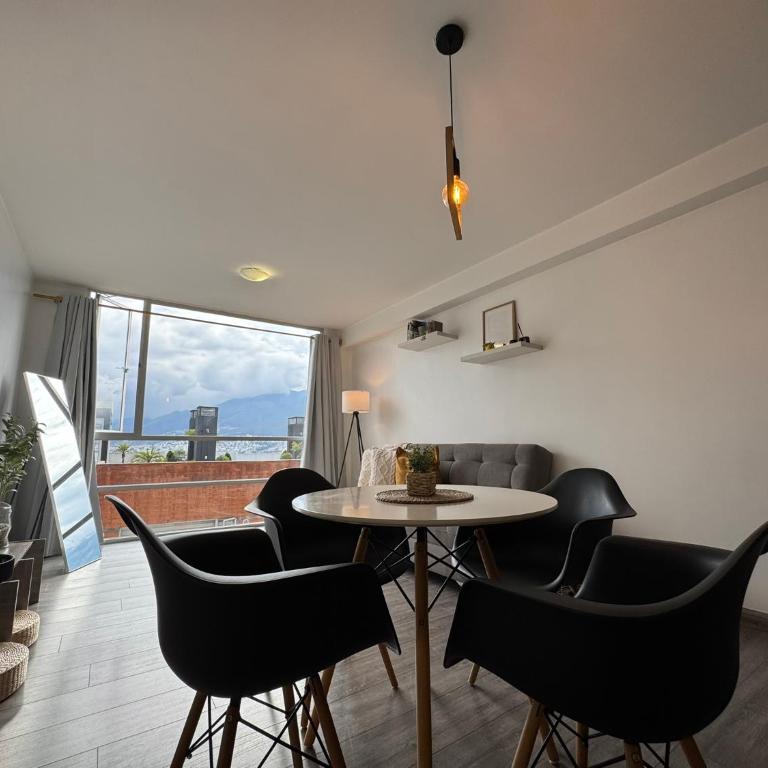 Apartamento cerca de Solca y Embajada Americana con Vista a la Ciudad GYM - Two-Bedroom Apartment - 55