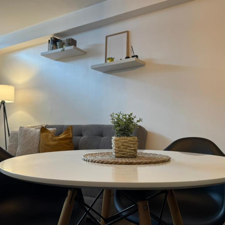Apartamento cerca de Solca y Embajada Americana con Vista a la Ciudad GYM - Two-Bedroom Apartment - 65