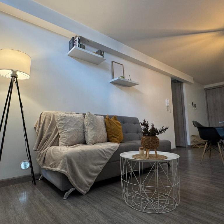 Apartamento cerca de Solca y Embajada Americana con Vista a la Ciudad GYM - Two-Bedroom Apartment - 69