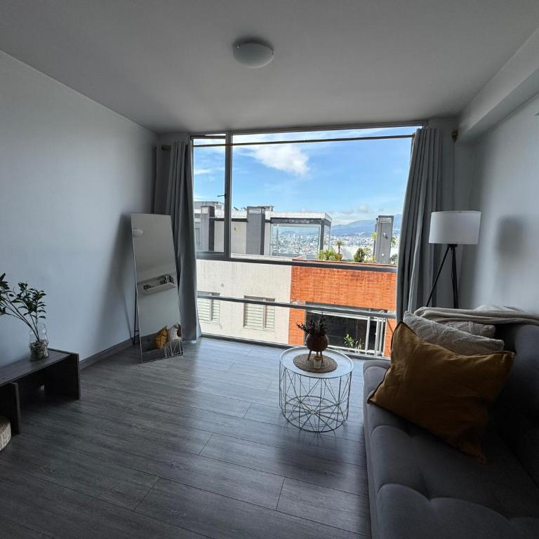 Apartamento cerca de Solca y Embajada Americana con Vista a la Ciudad GYM - Two-Bedroom Apartment - 70