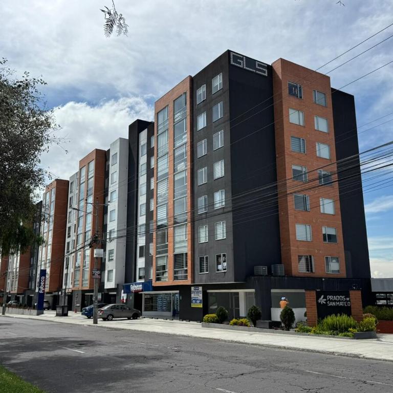 Apartamento cerca de Solca y Embajada Americana con Vista a la Ciudad GYM - Two-Bedroom Apartment - 19