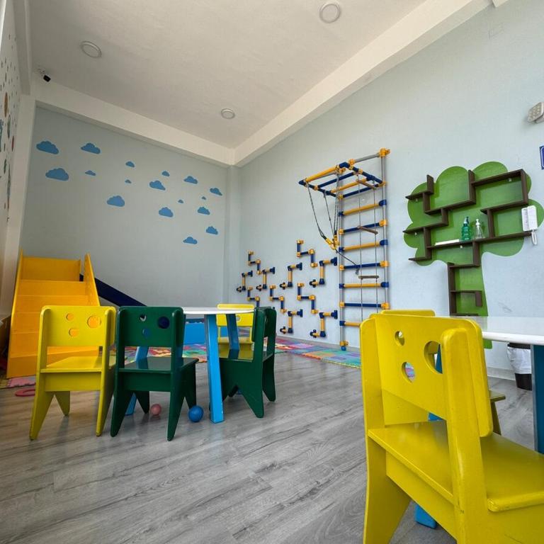 Apartamento cerca de Solca y Embajada Americana con Vista a la Ciudad GYM - Two-Bedroom Apartment - 17