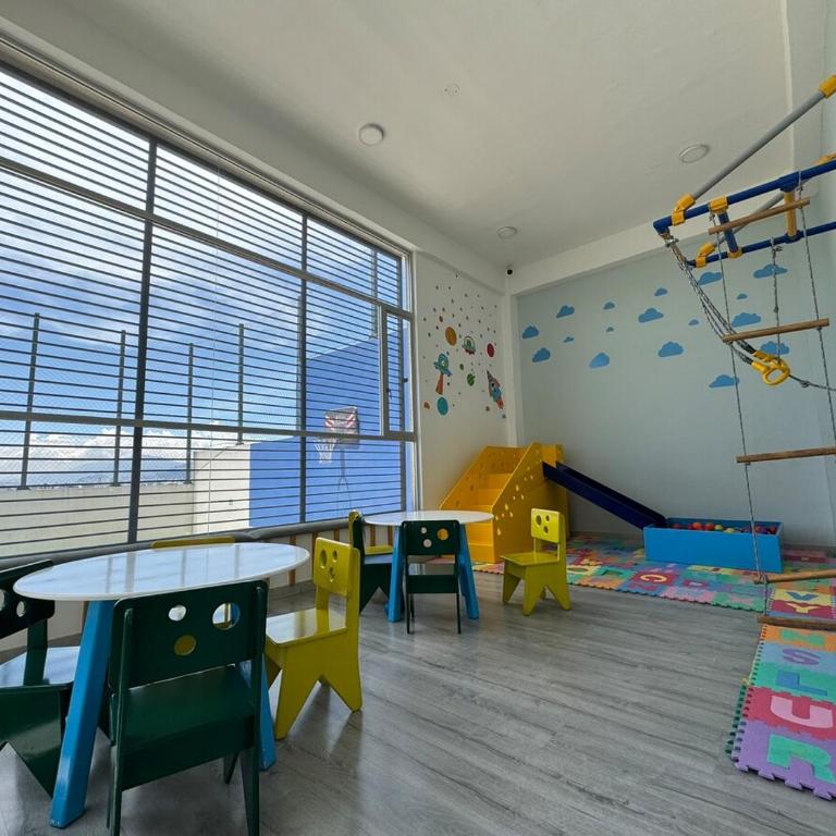 Apartamento cerca de Solca y Embajada Americana con Vista a la Ciudad GYM - Two-Bedroom Apartment - 16