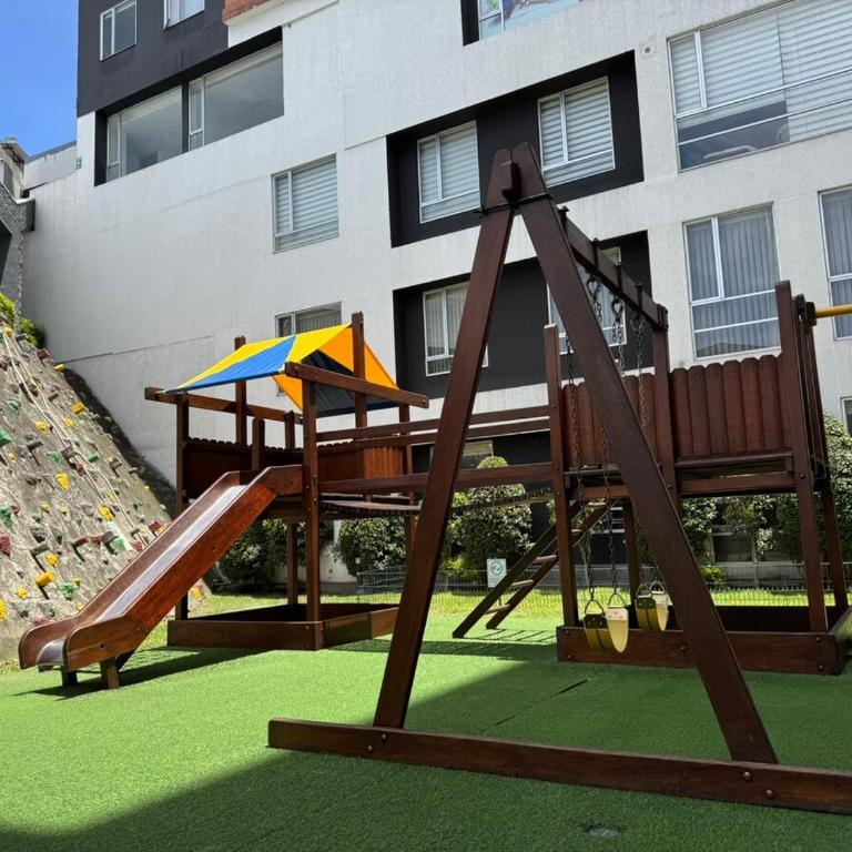 Apartamento cerca de Solca y Embajada Americana con Vista a la Ciudad GYM - Two-Bedroom Apartment - 12