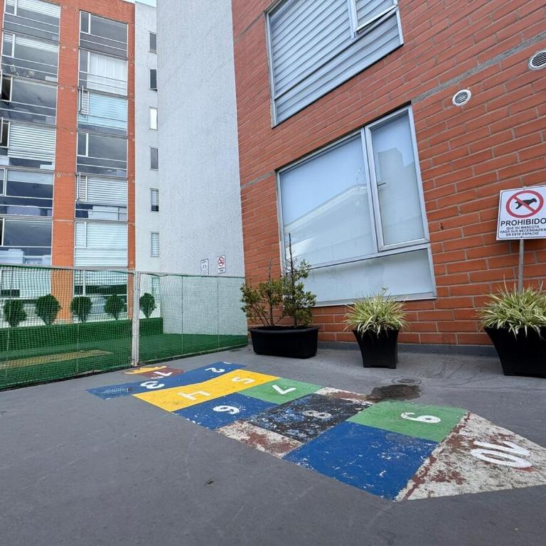 Apartamento cerca de Solca y Embajada Americana con Vista a la Ciudad GYM - Two-Bedroom Apartment - 9