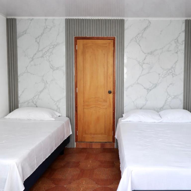 Hotel Pedernales MrRobert - Budget Triple Room - 1
