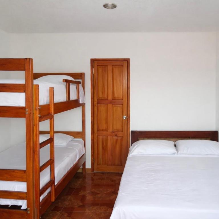 Hotel Pedernales MrRobert - Economy Quadruple Room - 1