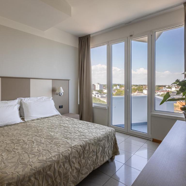 Hotel Cristallo - Executive Triple Room - 4