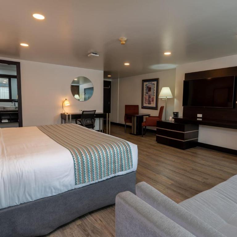 Wyndham Garden Quito - Suite Junior con cama extragrande - Planta jardín - 3