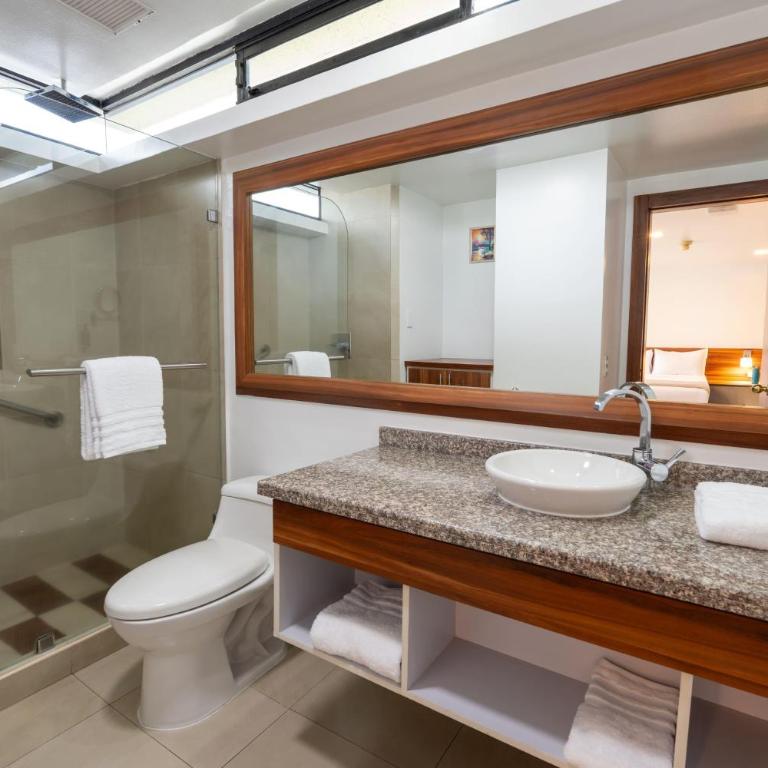 Wyndham Garden Quito - Habitación Doble con 2 camas dobles - No fumadores - 8