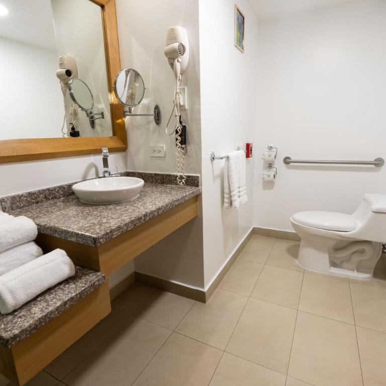 Wyndham Garden Quito - Suite Junior con 2 camas grandes - No fumadores - 4