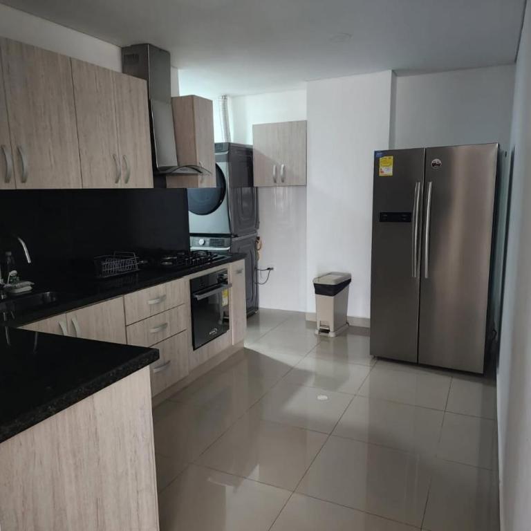 Luxury 3br 2ba Penthouse with rooftop pool - Three-Bedroom Premium Apartment with Balcony - 7