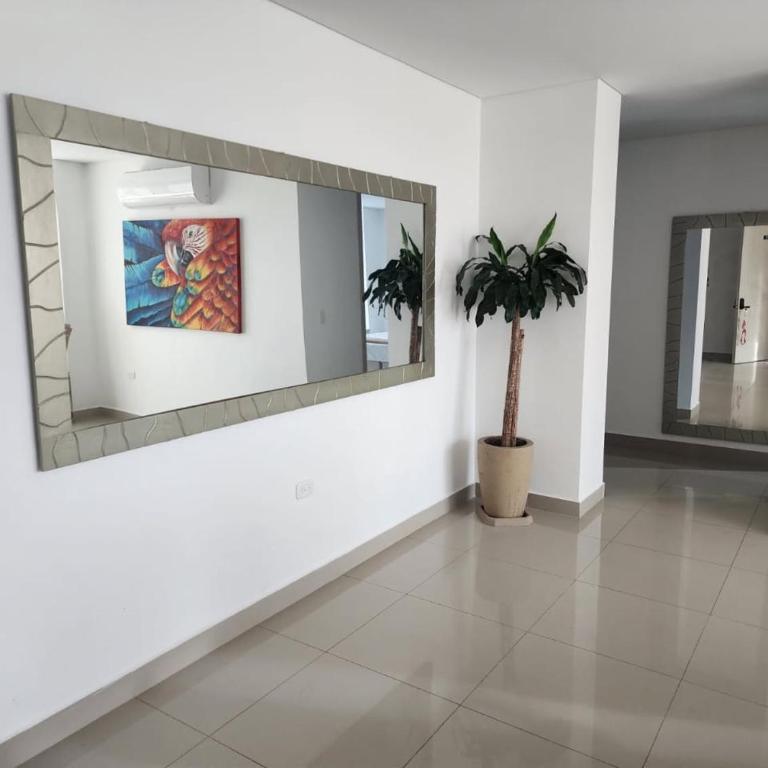 Luxury 3br 2ba Penthouse with rooftop pool - Three-Bedroom Premium Apartment with Balcony - 4