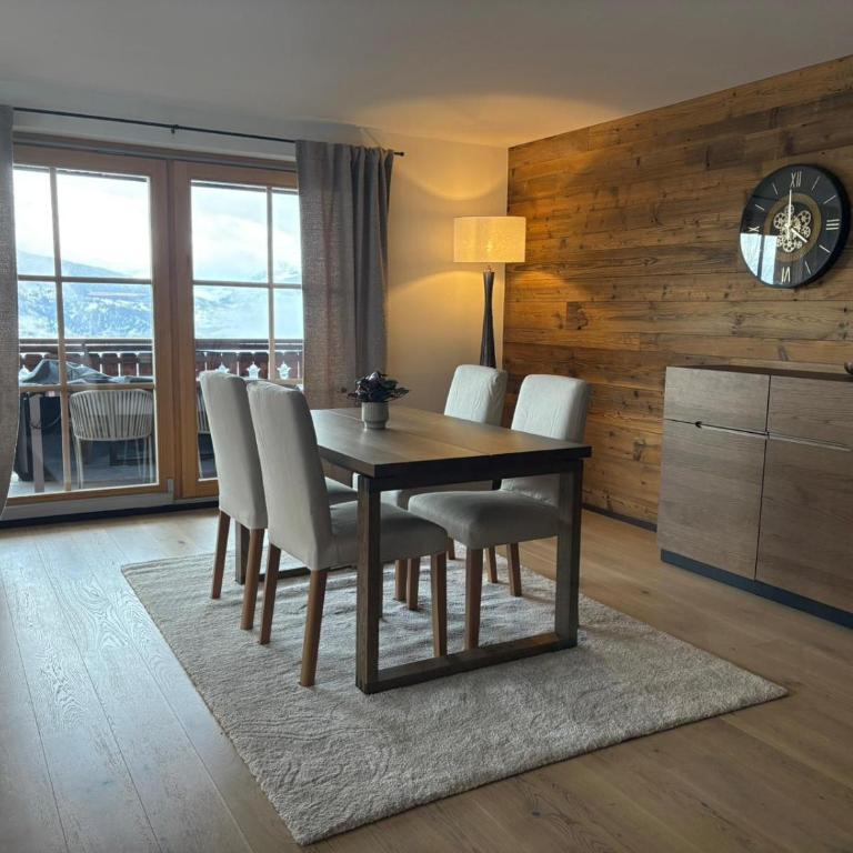 Les Elans - Family Two-Bedroom Apartment with View - 8