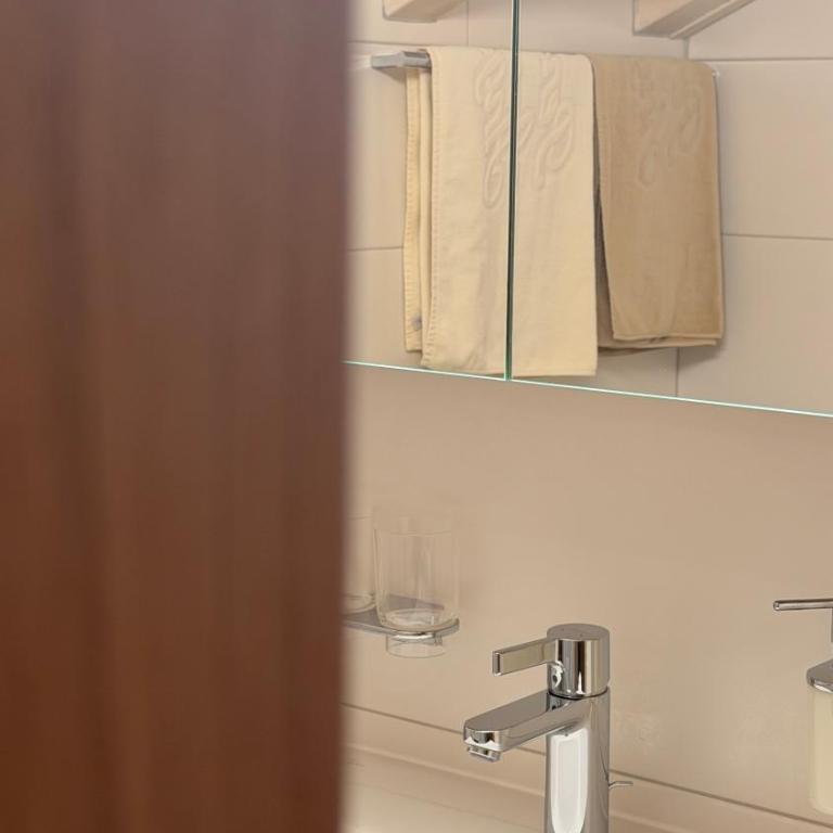 Pension Angelika - Deluxe Doppelzimmer mit Balkon - 7