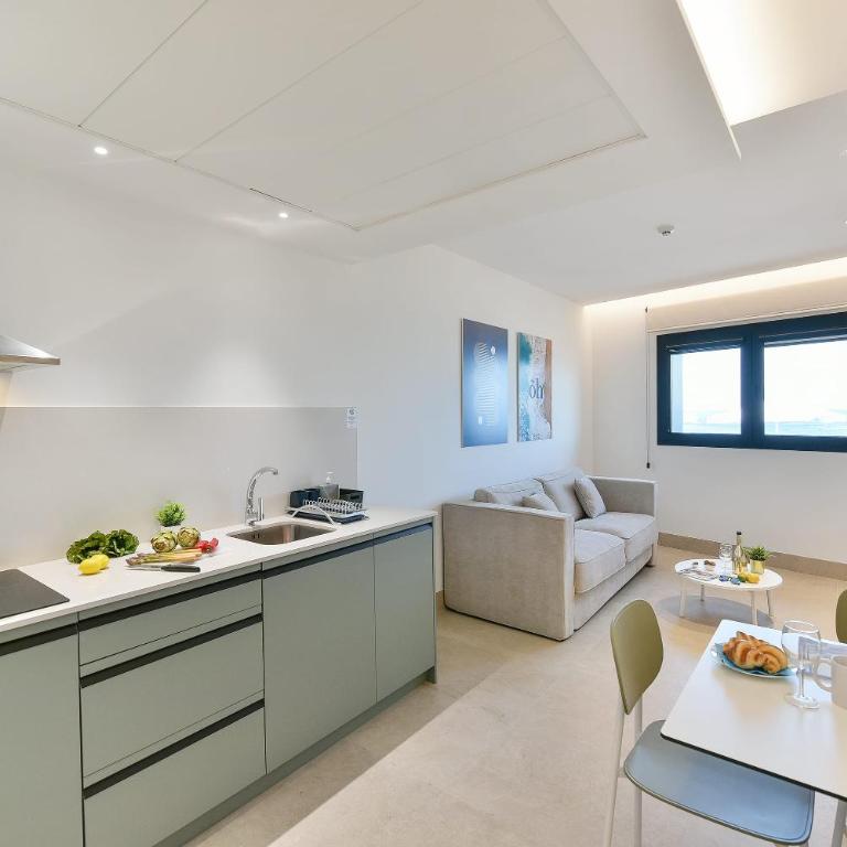 Oh SUITES Paseo de Las Canteras 58 - Estudio Familiar - 14